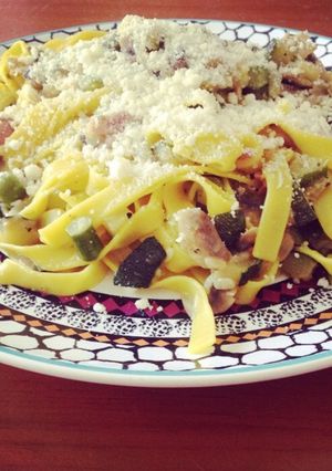 Una foto de Tagliatelles con verdura y bacon