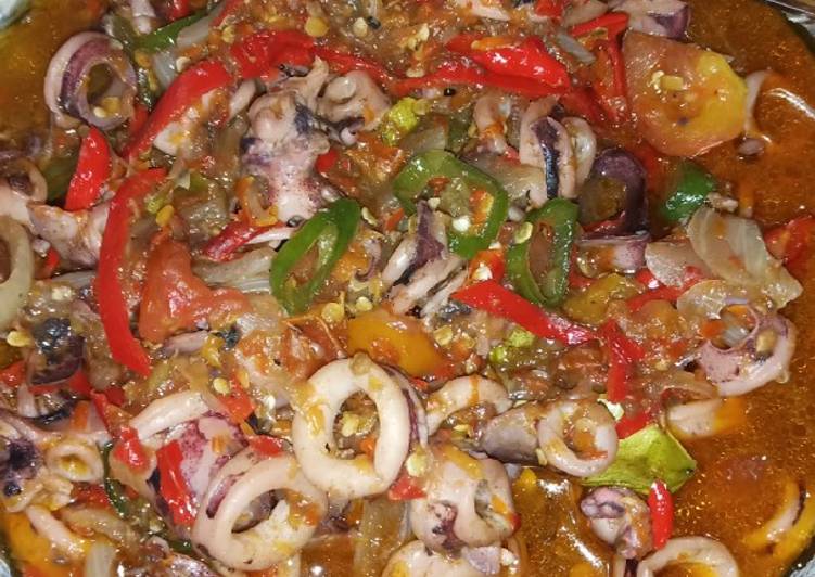 Bagaimana memasak Sambal pedas Cumi yang praktis