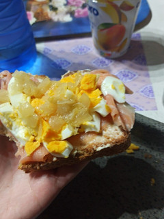 Una foto de Tosta de salmón ahumado style Lau