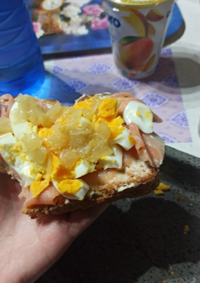 Una foto de Tosta de salmón ahumado style Lau