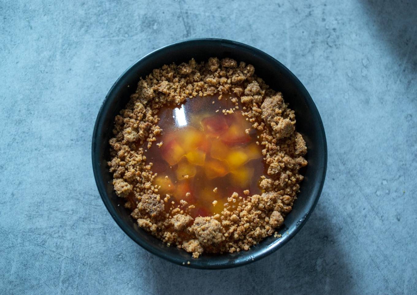 Crème au Neufchâtel, pommes caramélisées, gelée de cidre et crumble au sarrasin d’Ambroise