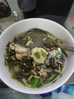 Hình của món Canh gà lá giang.