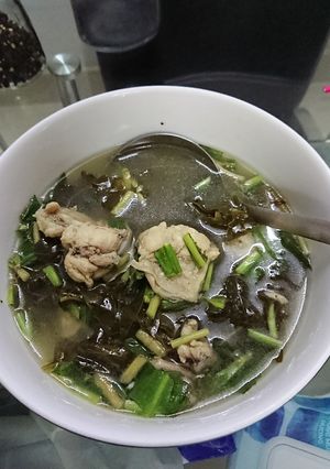 Hình của món Canh gà lá giang.