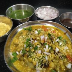 A picture of Aloo shote(ragda patties).