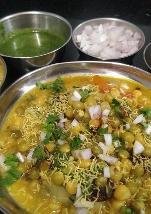 A picture of Aloo shote(ragda patties).