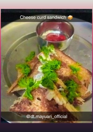 A picture of Cheese Curd Sandwich 🥪.