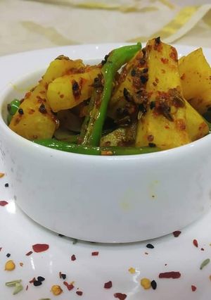 A picture of Green chilli potato.