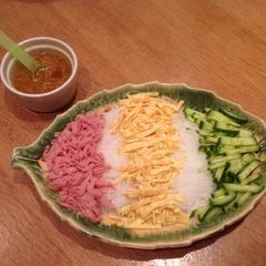 A picture of Colourful noodle salad, version 1.