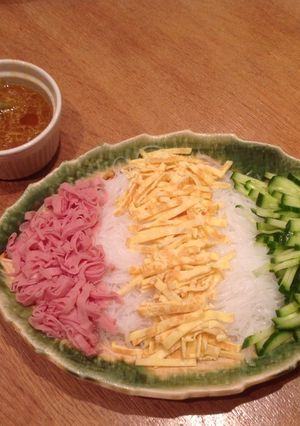 A picture of Colourful noodle salad, version 1.
