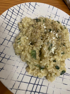 Una foto de Risotto de calabacín y cebolla