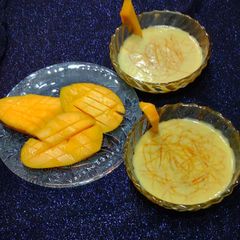 A picture of Turmeric Mango Caramel Smoothie Bowl.
