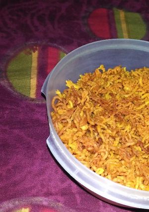 A picture of Aloo bhujia.