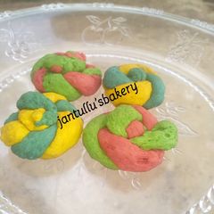A picture of Colourful twisted cookies.