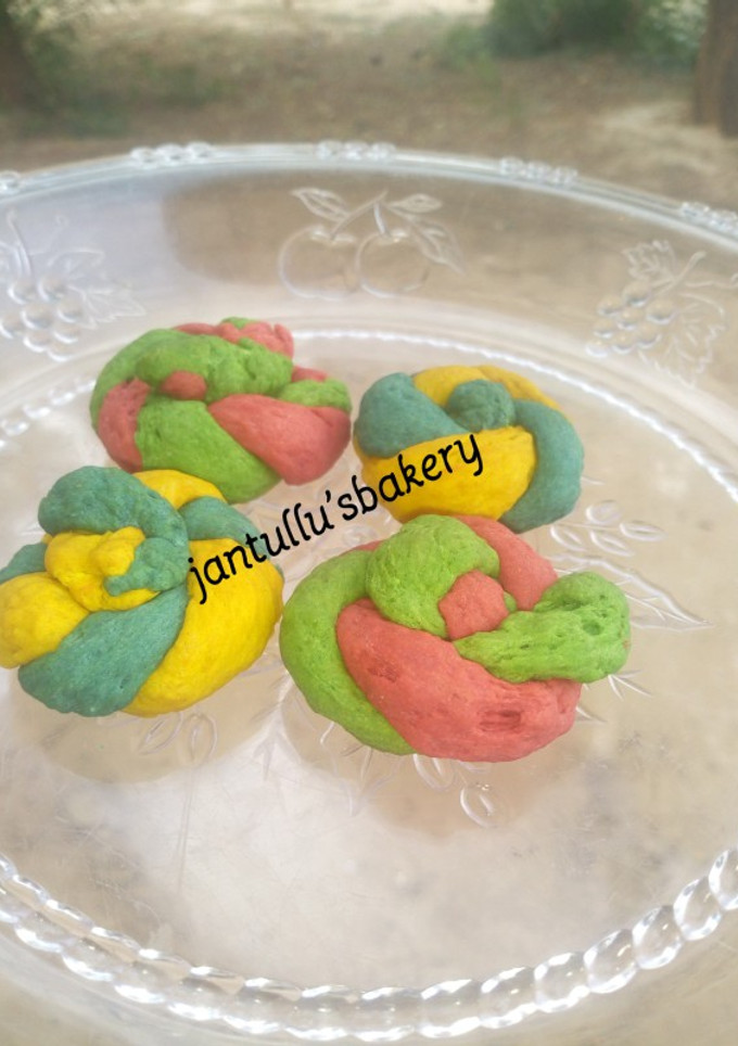 A picture of Colourful twisted cookies.