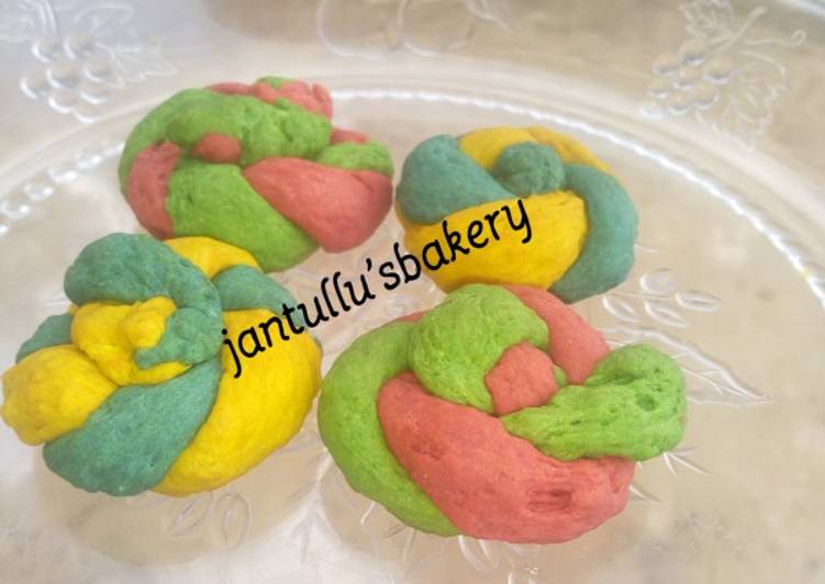 Colourful twisted cookies