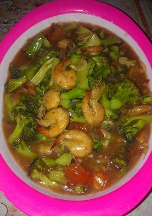 Foto resep Brokoli Udang Saus Tiram ala Riul