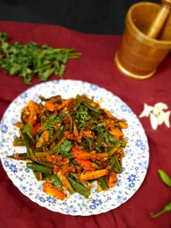 મસાલા ભીંડી (Masala Bhindi Recipe In Gujarati) રેસીપી મુખ્ય ફોટો