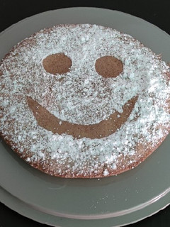 Una foto de Tarta de Santiago Infantil a la Mambo de cecotec o sin ella