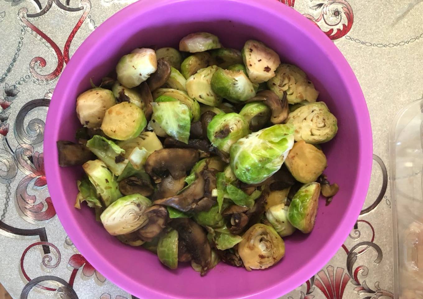 Stir fry Brussels sprout with mushroom