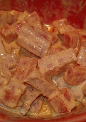 A picture of Hawaiian Siracha Tuna Poke.