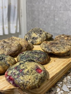 Una foto de Crumbl cookies (galletas de manteca)