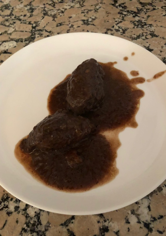 Una foto de Carrilleras al vino tinto con ciruelas