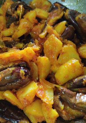 A picture of Aloo baigan ki veg.