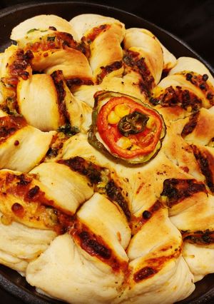 A picture of Spinach Star bread pizza.