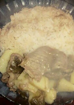 Una foto de Carne a la cacerola con arroz tostado