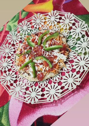 ભાખરી ના પીઝા (Bhakhri Pizza Recipe In Gujarati) રેસીપી મુખ્ય ફોટો