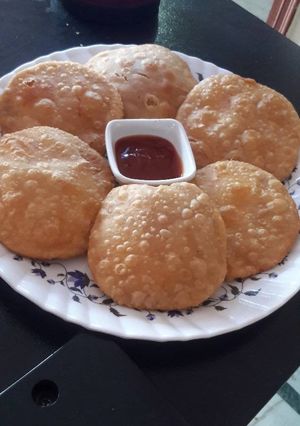 मूंग कचोरी (Moong kachori recipe in hindi) रेसिपी मुख्य फोटो