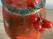 Une photo de rhum au citron vert