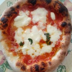 A picture of La pizza napoletana.