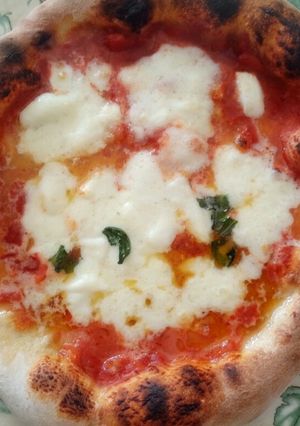 A picture of La pizza napoletana.