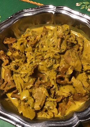 Une photo de Sot l’y laisse aux girolles,oignon de roscoff et crème de curcuma