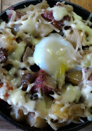 Foto resep Corned Beef with Potato, Onion and Melted Cheese