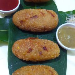 A picture of Veg Rice Rolls.