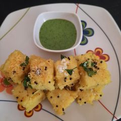 A picture of Dhokla.