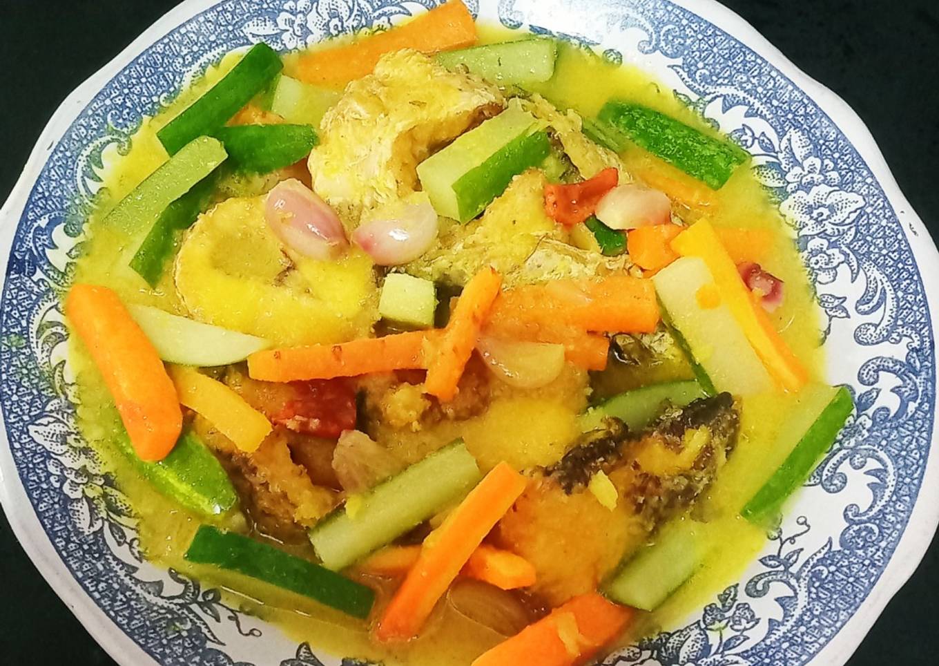 Ikan gabus masak bumbu acar