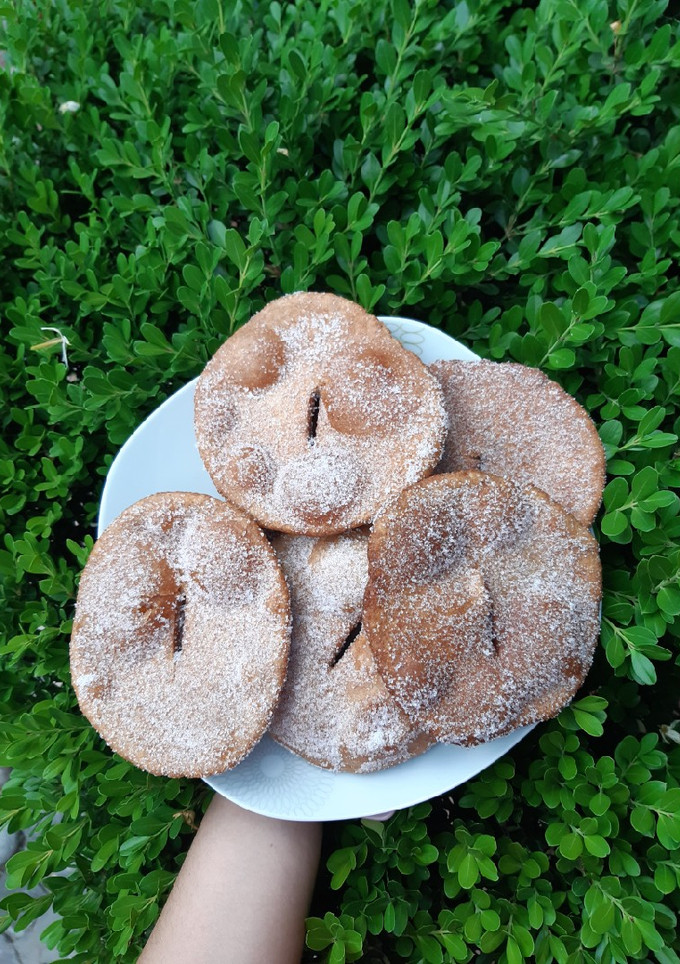 Una foto de Tortas fritas dulces de harina integral y naranja