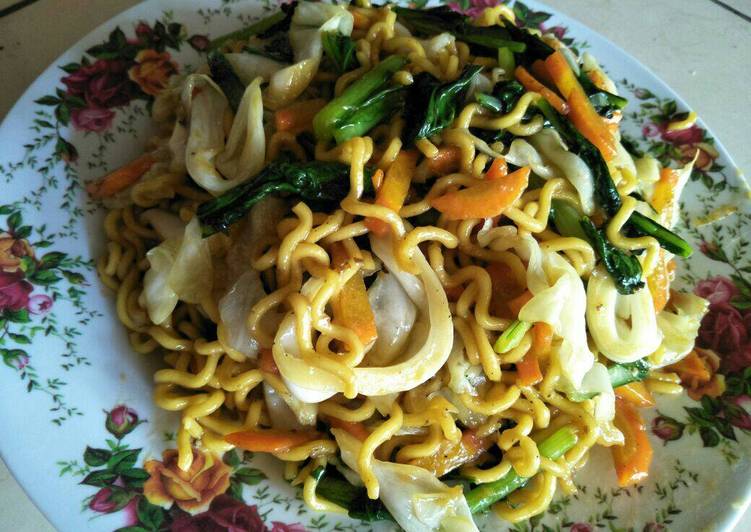 Langkah Mudah untuk Menyiapkan Mie goreng sayur yang Bisa Manjain Lidah