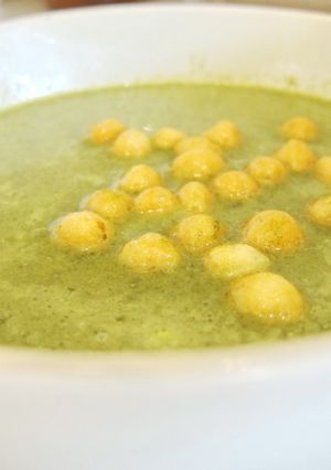 Tejszínes sóskakrémleves recept fotója