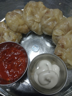 વેજીટેબલ પનીર મોમો(Vegetable paneer momos recipe in Gujarati) રેસીપી મુખ્ય ફોટો