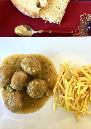 Una foto de Albóndigas en salsa de cebolla