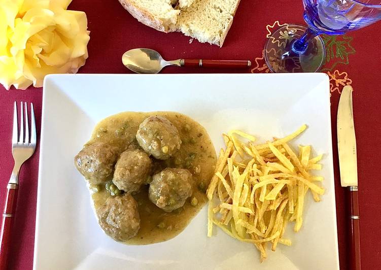 Albóndigas en salsa de cebolla