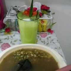 A picture of Bubur kacang hijau pisah santan.