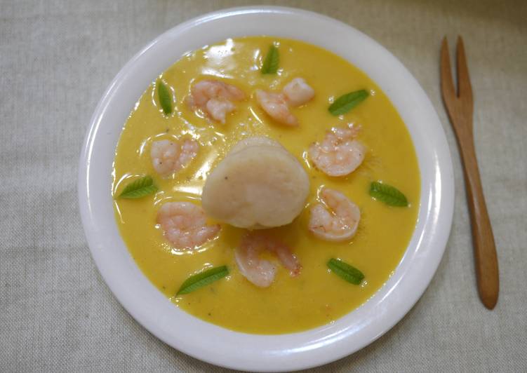 南瓜海鮮濃湯，勤億幸福雞高湯快易煮料理