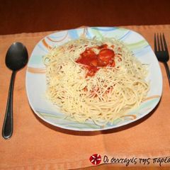 A picture of My mom's tomato sauce.