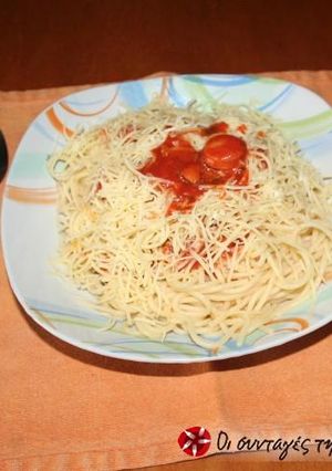 A picture of My mom's tomato sauce.