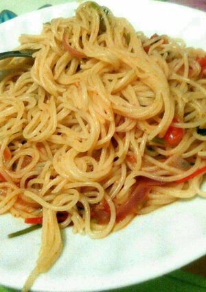 A picture of Sphagheti in tomato sauce.